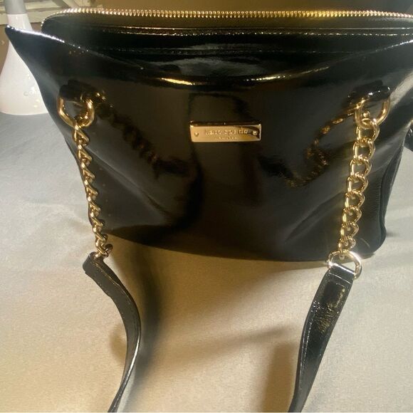 Kate Spade Black Patent Leather Tote with Gold Chain for any occasion - Picture 3 of 16